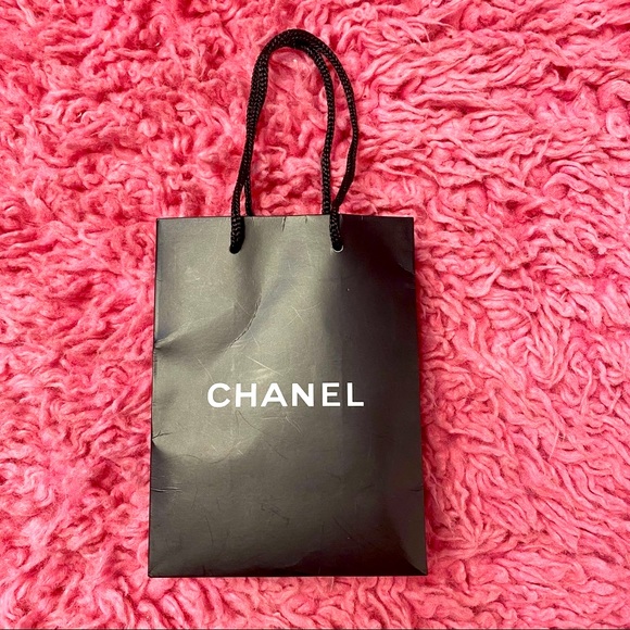 CHANEL MINI BLACK AND WHITE PAPER SHOPPING BAG